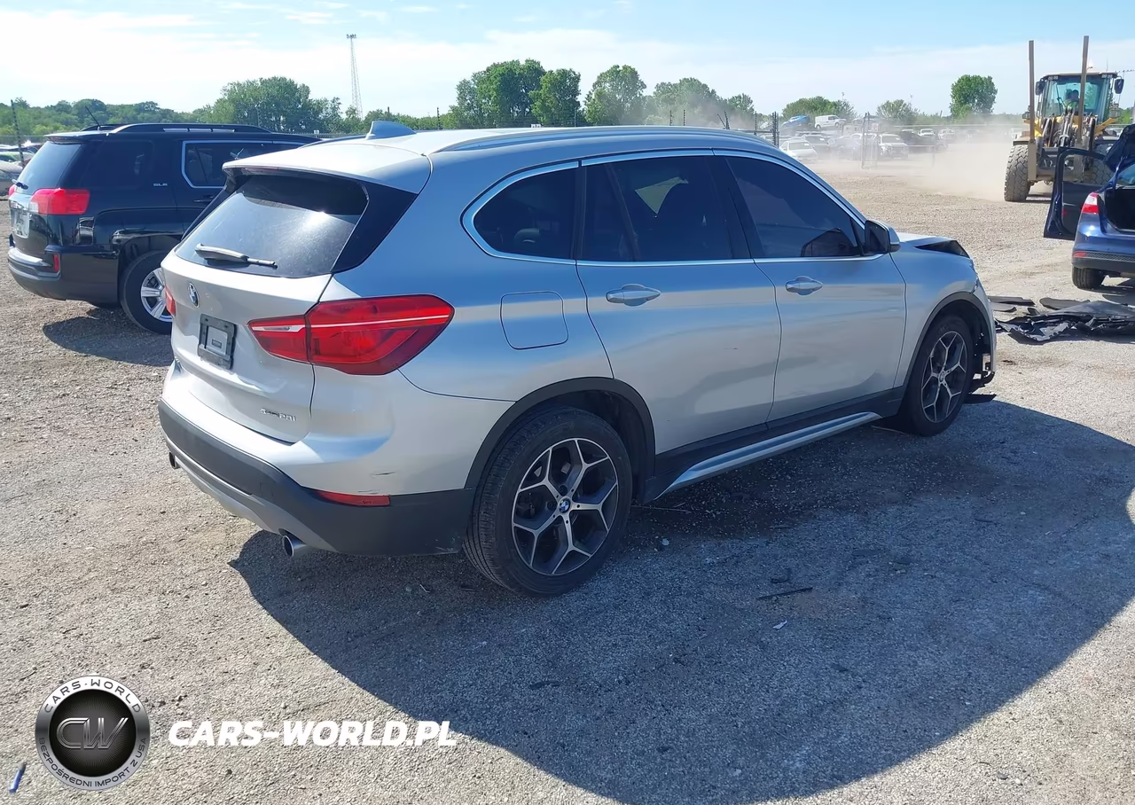 2018 BMW X1 Sdrive28I VIN:WBXHU7C33J3F04540 - 4