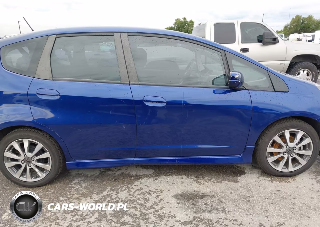 2012 Honda Fit Sport VIN:JHMGE8H56CC027221 - 13