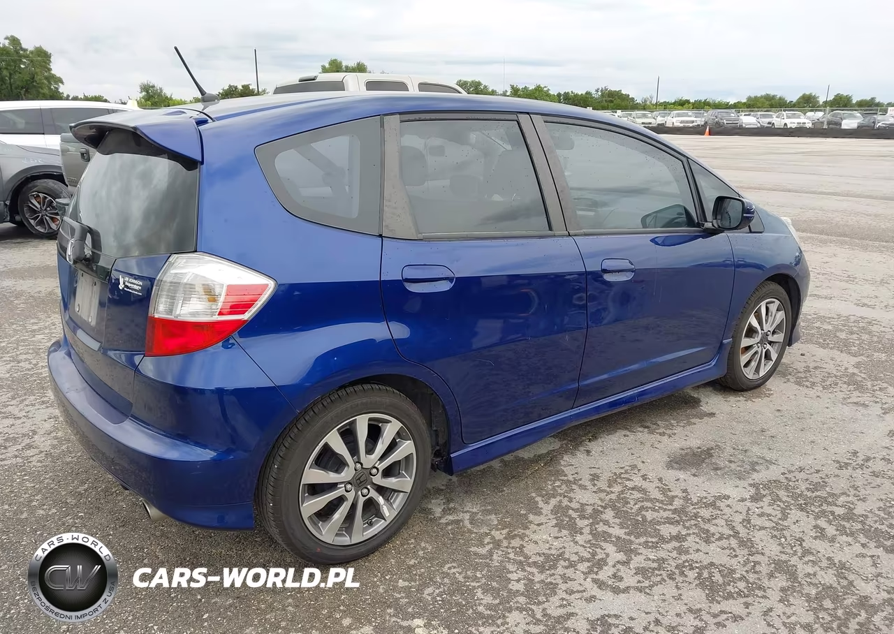 2012 Honda Fit Sport VIN:JHMGE8H56CC027221 - 4