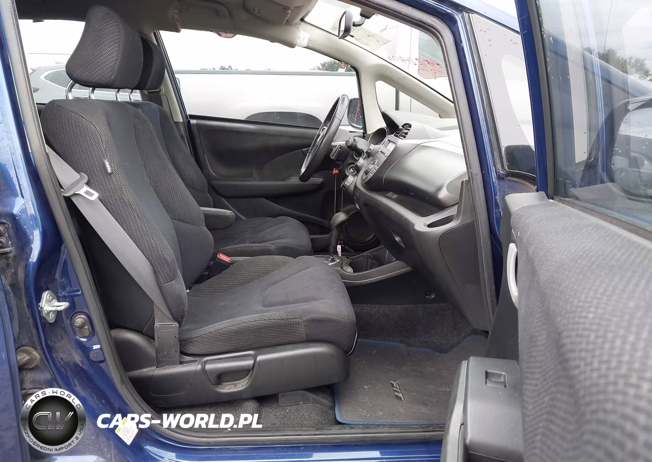 2012 Honda Fit Sport VIN:JHMGE8H56CC027221 - 5