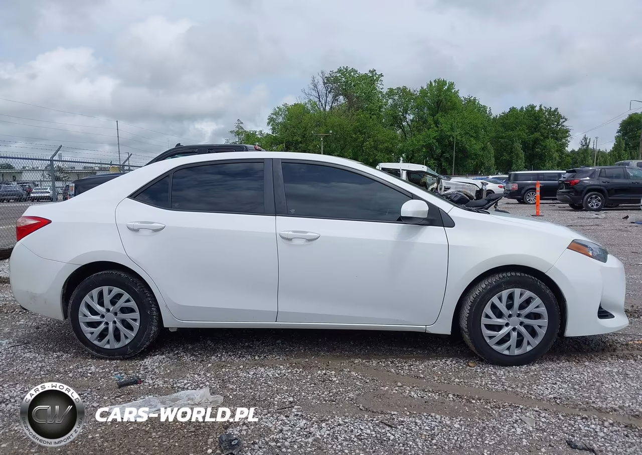 2017 Toyota Corolla Le VIN:2T1BURHE5HC892894 - 13