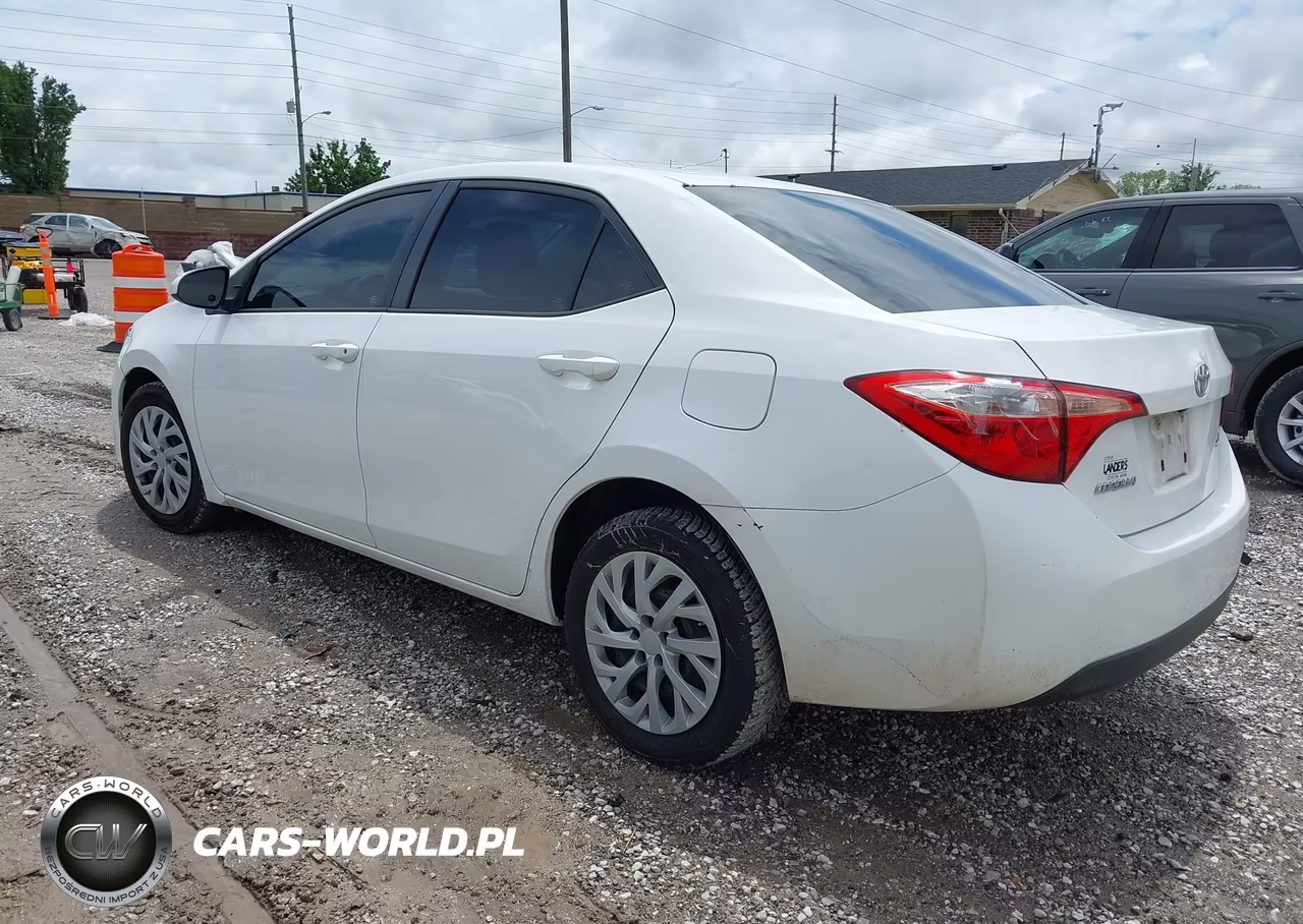 2017 Toyota Corolla Le VIN:2T1BURHE5HC892894 - 3