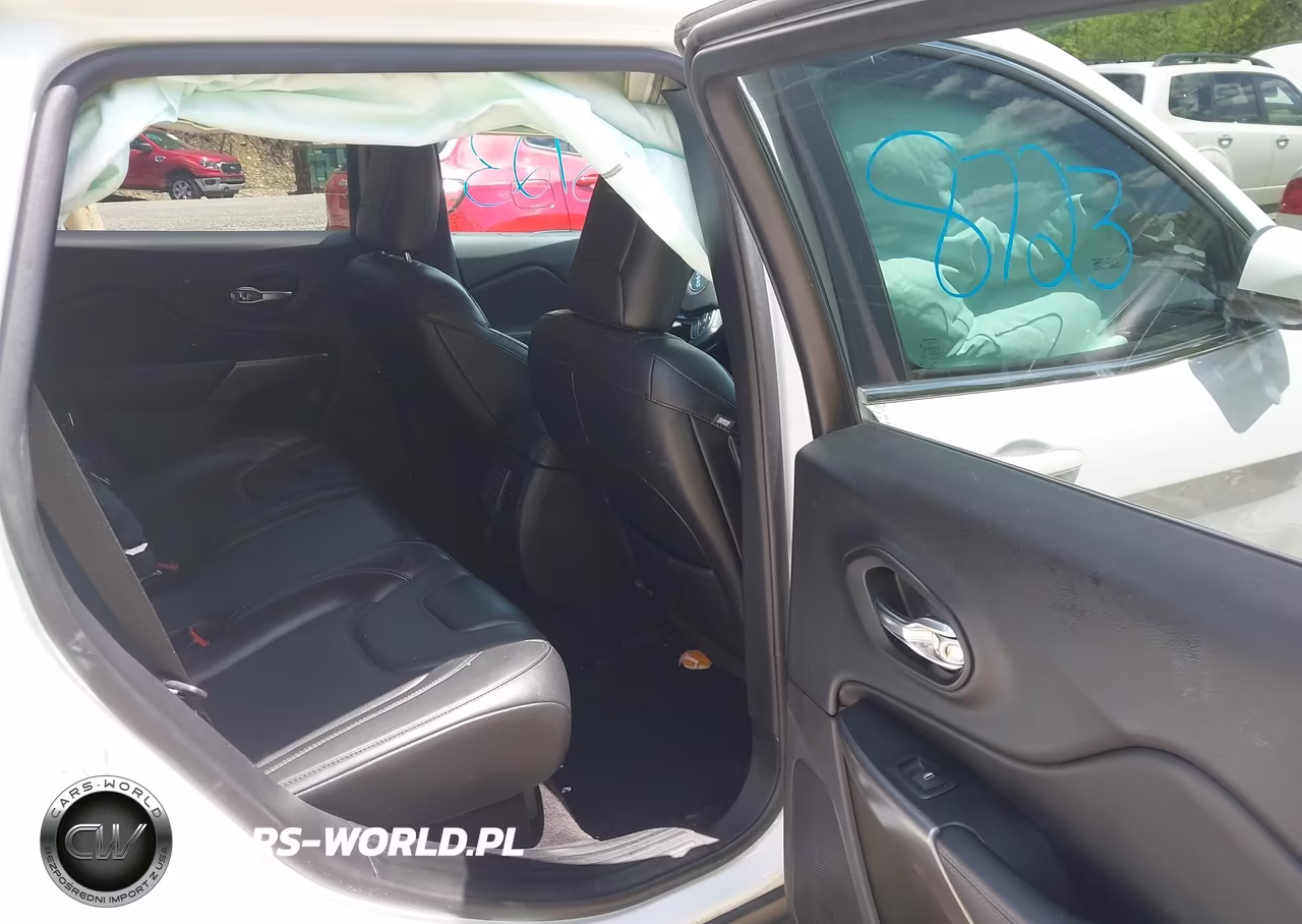 2019 Jeep Cherokee Limited 4X4 VIN:1C4PJMDX5KD139756 - 8
