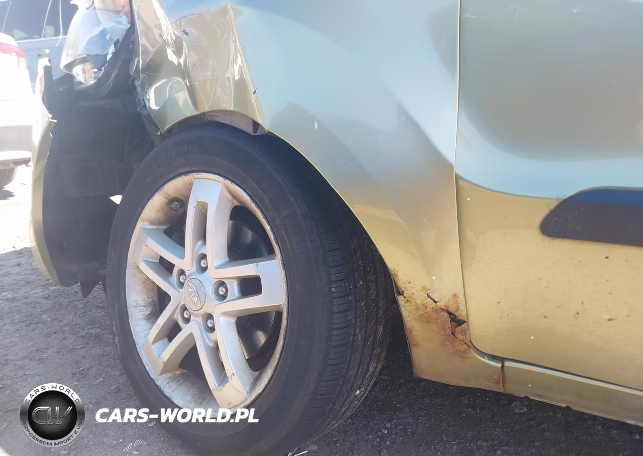 2011 Kia Soul + VIN:KNDJT2A26B7225895 - 13