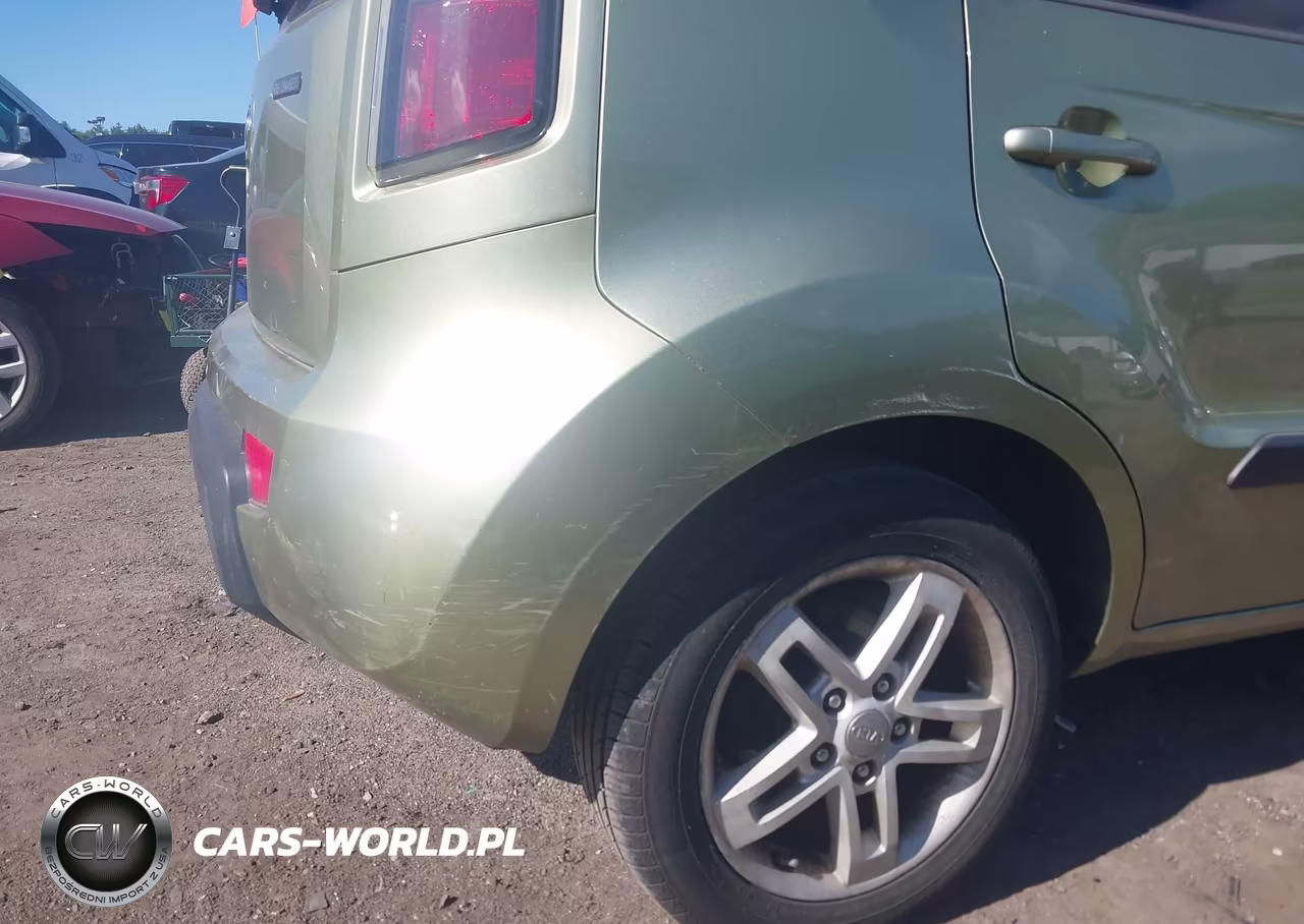 2011 Kia Soul + VIN:KNDJT2A26B7225895 - 16