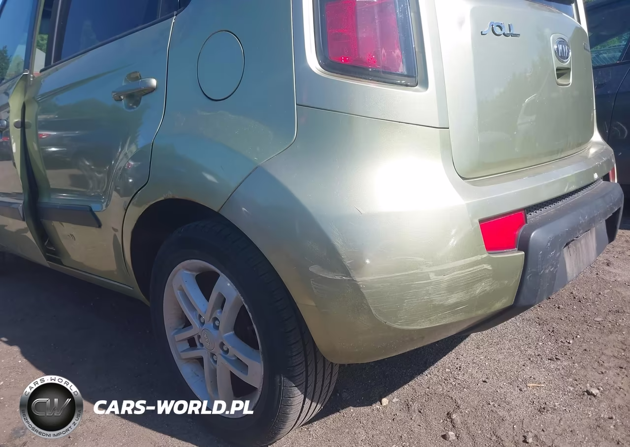 2011 Kia Soul + VIN:KNDJT2A26B7225895 - 17