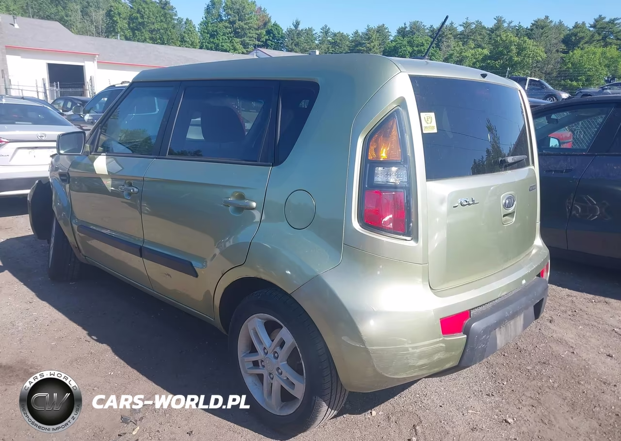 2011 Kia Soul + VIN:KNDJT2A26B7225895 - 3