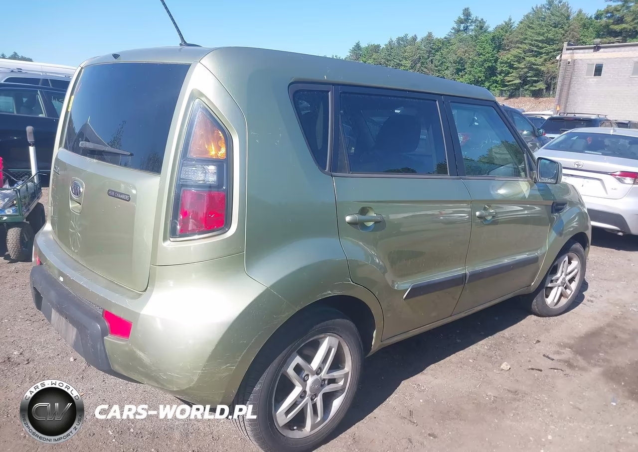2011 Kia Soul + VIN:KNDJT2A26B7225895 - 4