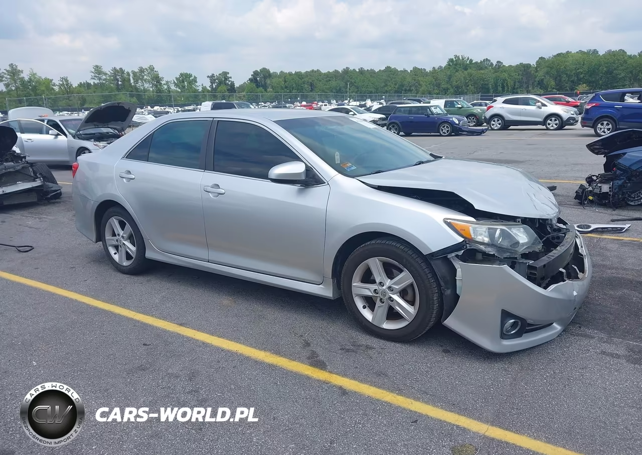 2012 Toyota Camry Se – zdjęcie 1 z 17