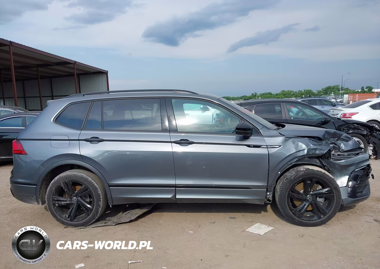 2023 Volkswagen Tiguan 2.0T Se R-Line Black VIN:3VVCB7AX0PM070201 - 13
