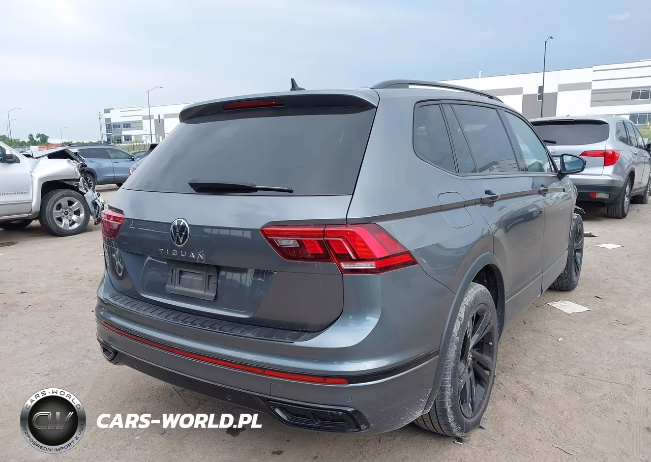 2023 Volkswagen Tiguan 2.0T Se R-Line Black VIN:3VVCB7AX0PM070201 - 4