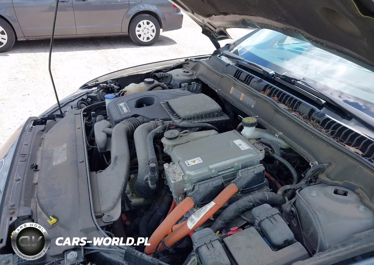 2018 Ford Fusion Hybrid S VIN:3FA6P0UUXJR261632 - 10