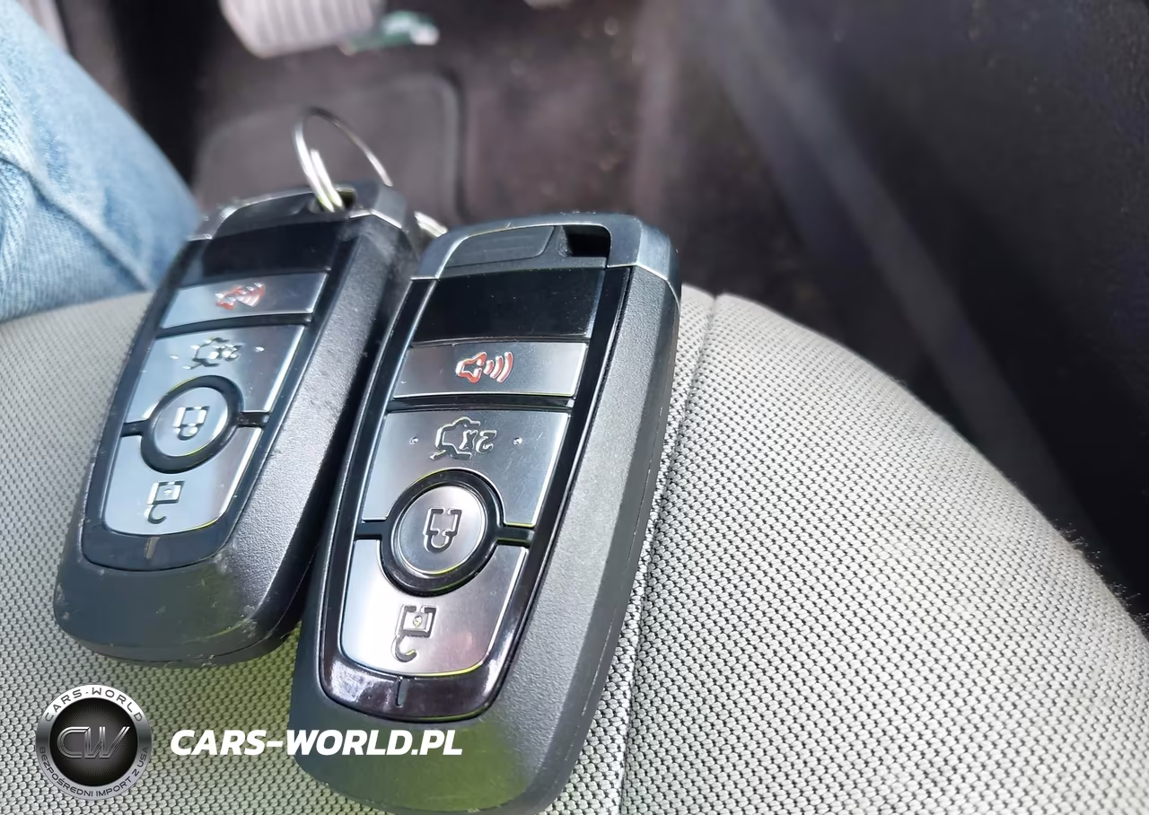 2018 Ford Fusion Hybrid S VIN:3FA6P0UUXJR261632 - 11