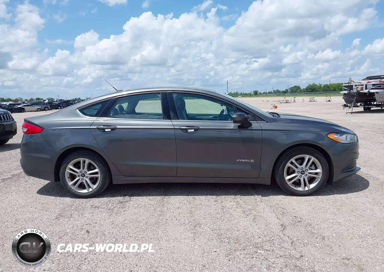 2018 Ford Fusion Hybrid S VIN:3FA6P0UUXJR261632 - 13
