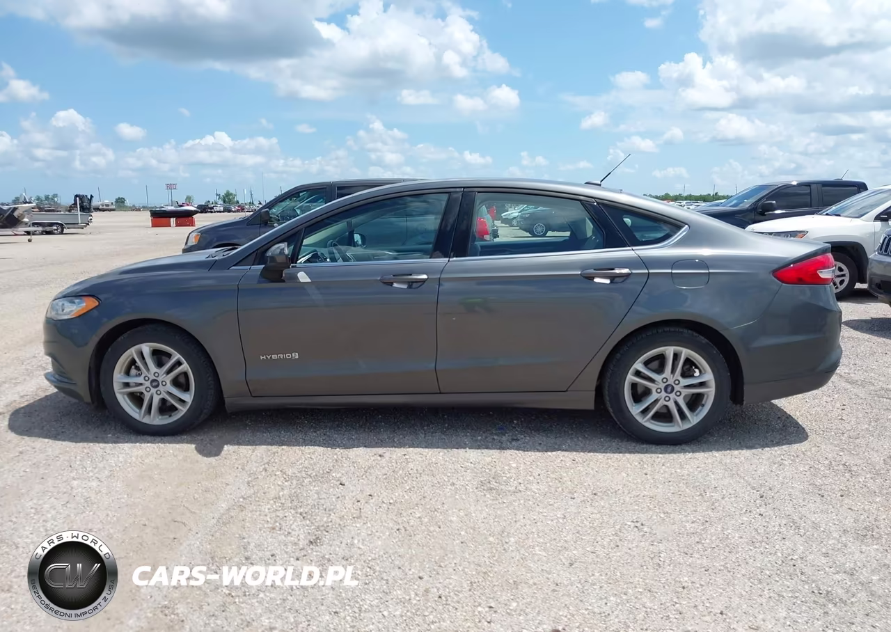 2018 Ford Fusion Hybrid S VIN:3FA6P0UUXJR261632 - 14