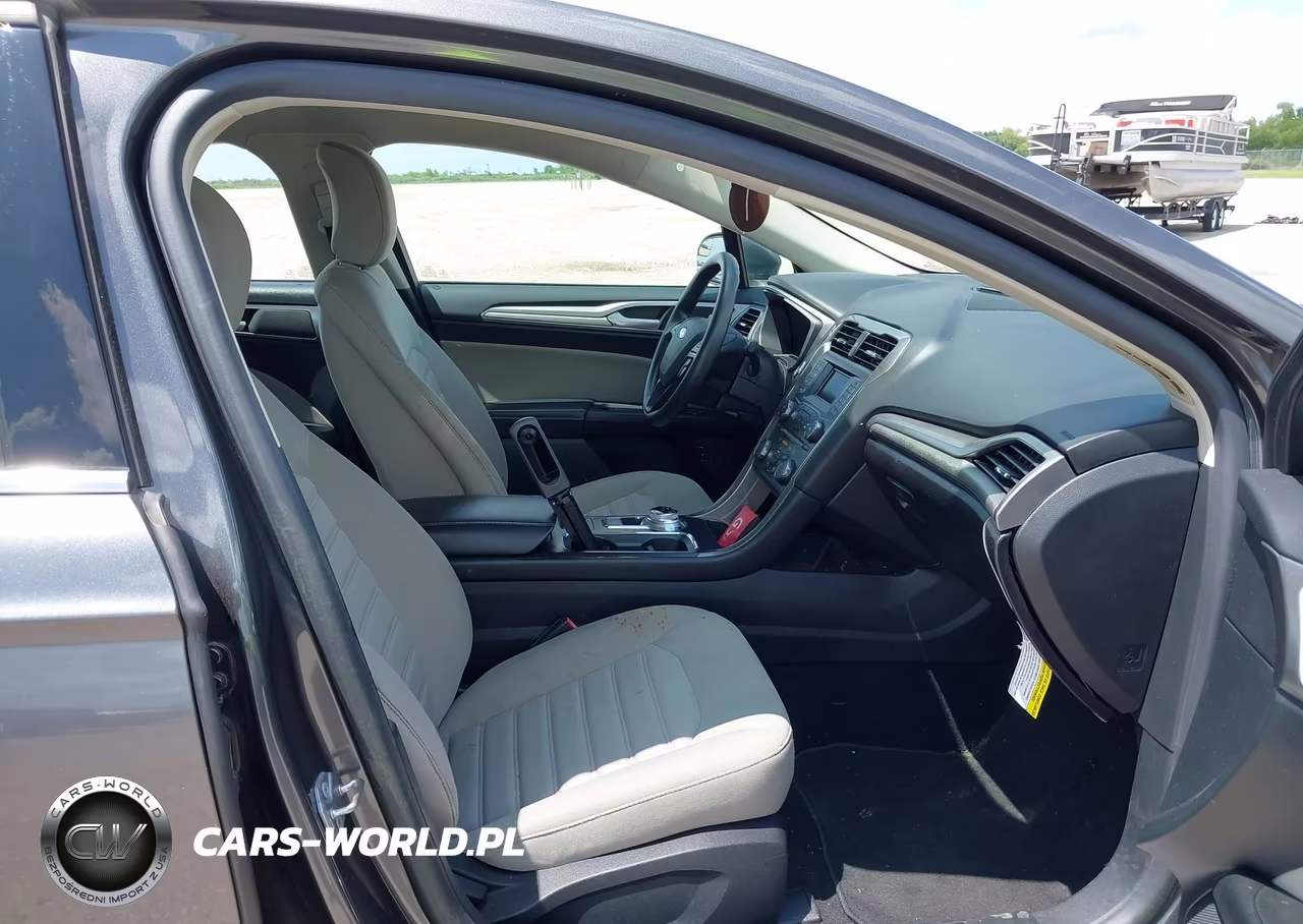2018 Ford Fusion Hybrid S VIN:3FA6P0UUXJR261632 - 5