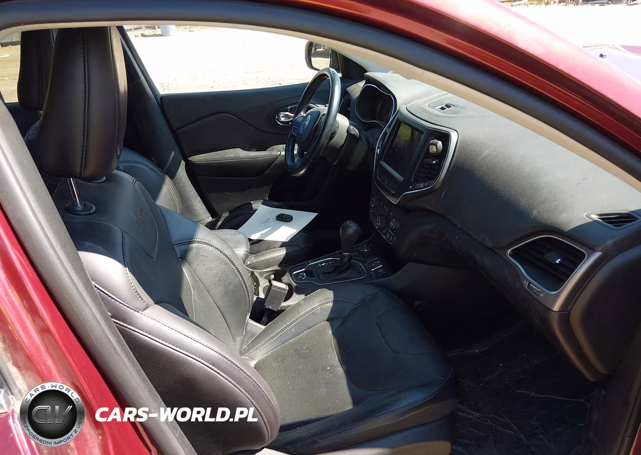 2021 Jeep Cherokee Latitude Lux 4X4 VIN:1C4PJMMN6MD124927 - 5