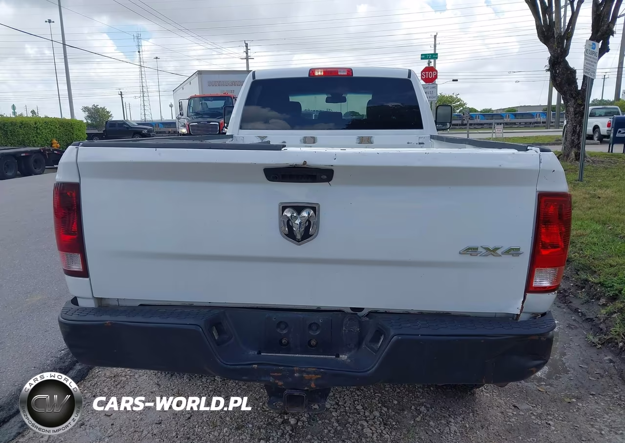 2018 Ram 2500 Tradesman 4X4 8' Box VIN:3C6UR5HJ4JG287915 - 17