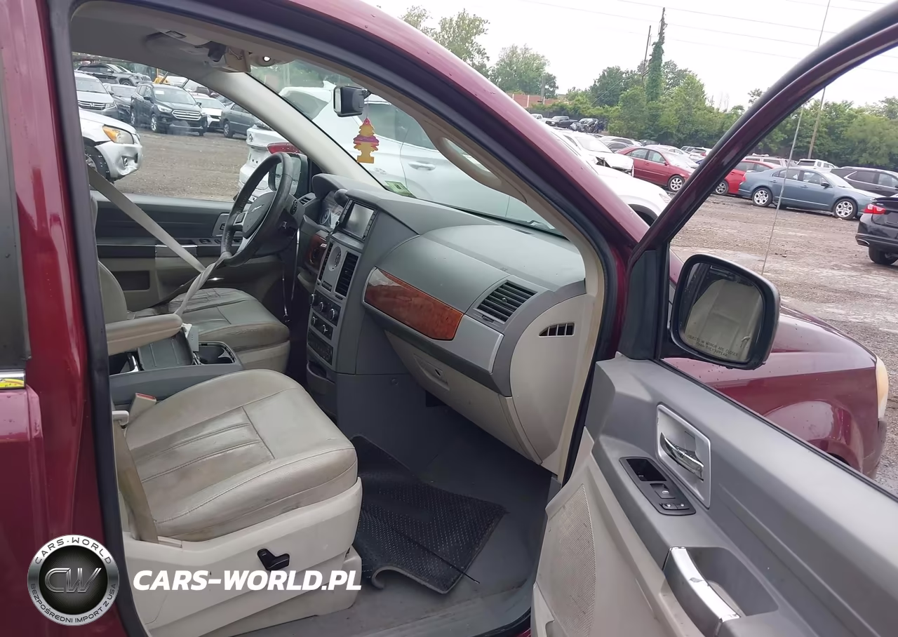 2008 Chrysler Town & Country Touring VIN:2A8HR54P08R709115 - 5