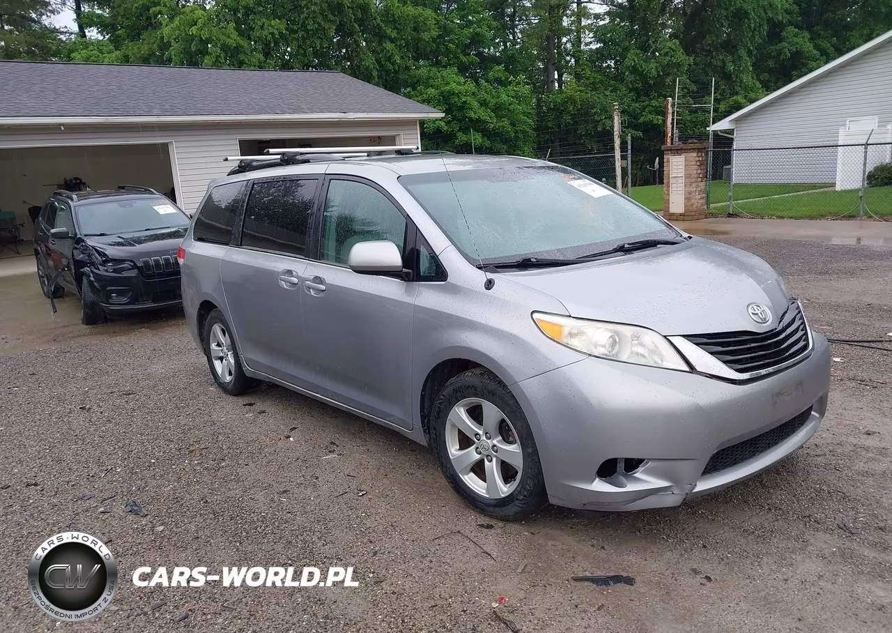 2011 Toyota Sienna Le V6 – zdjęcie 1 z 17