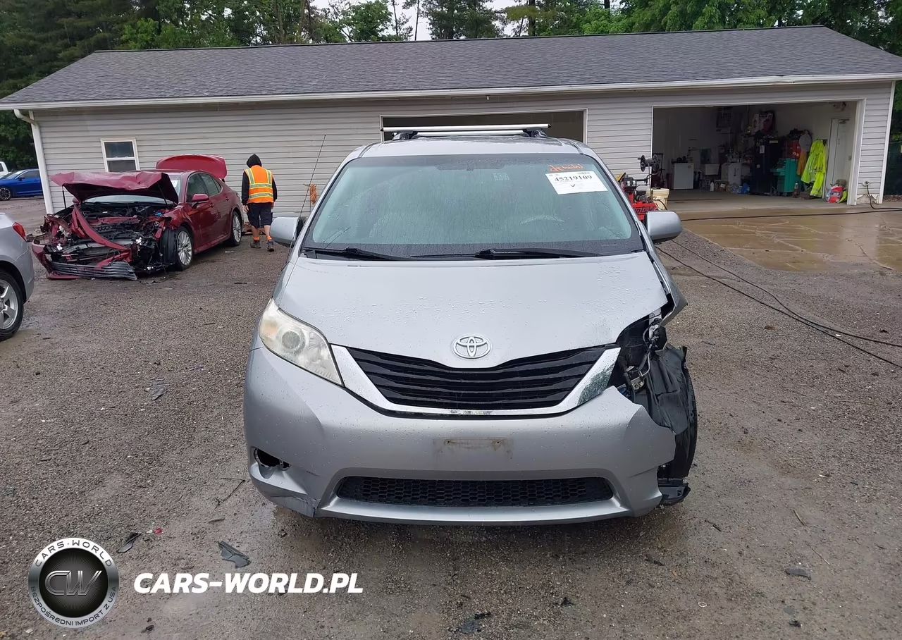 2011 Toyota Sienna Le V6 VIN:5TDKK3DC4BS003251 - 13