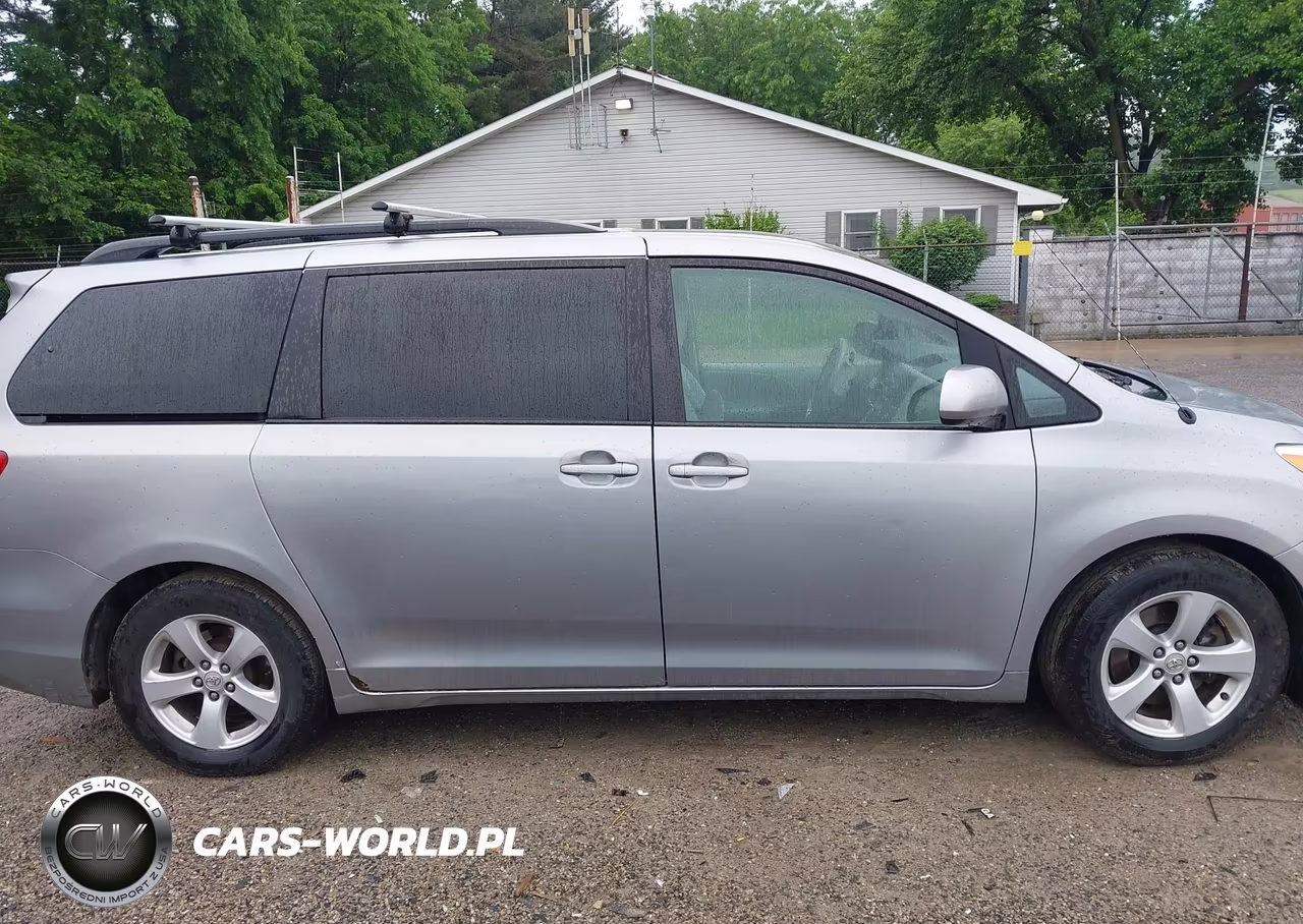 2011 Toyota Sienna Le V6 VIN:5TDKK3DC4BS003251 - 14