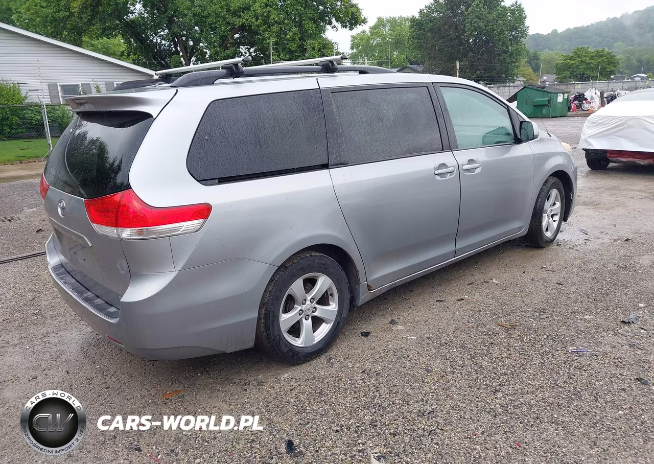 2011 Toyota Sienna Le V6 VIN:5TDKK3DC4BS003251 - 4