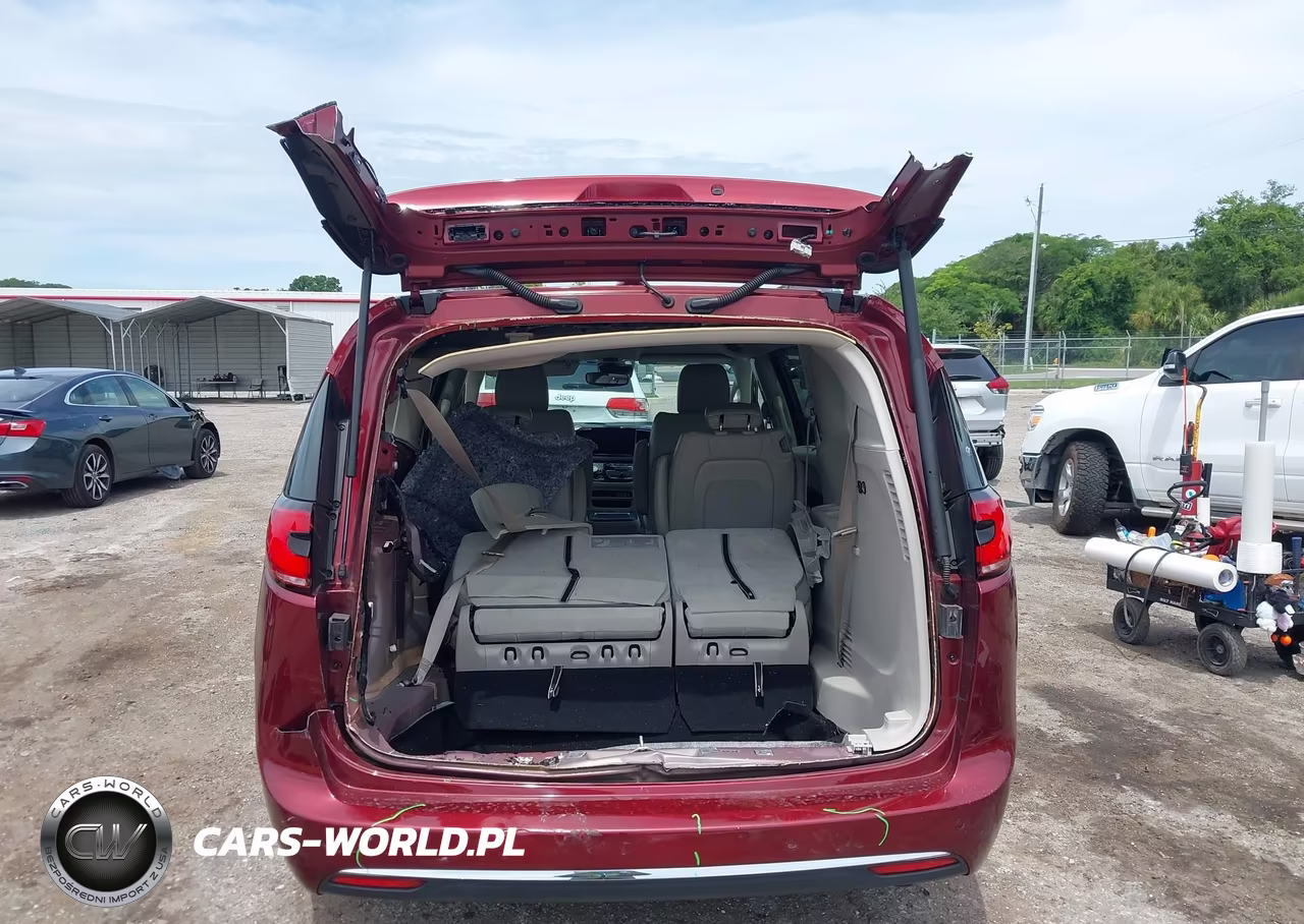 2021 Chrysler Pacifica Touring L VIN:2C4RC1BG2MR591815 - 16