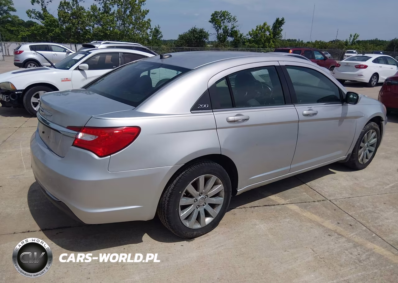 2012 Chrysler 200 Touring VIN:1C3CCBBB2CN330877 - 4