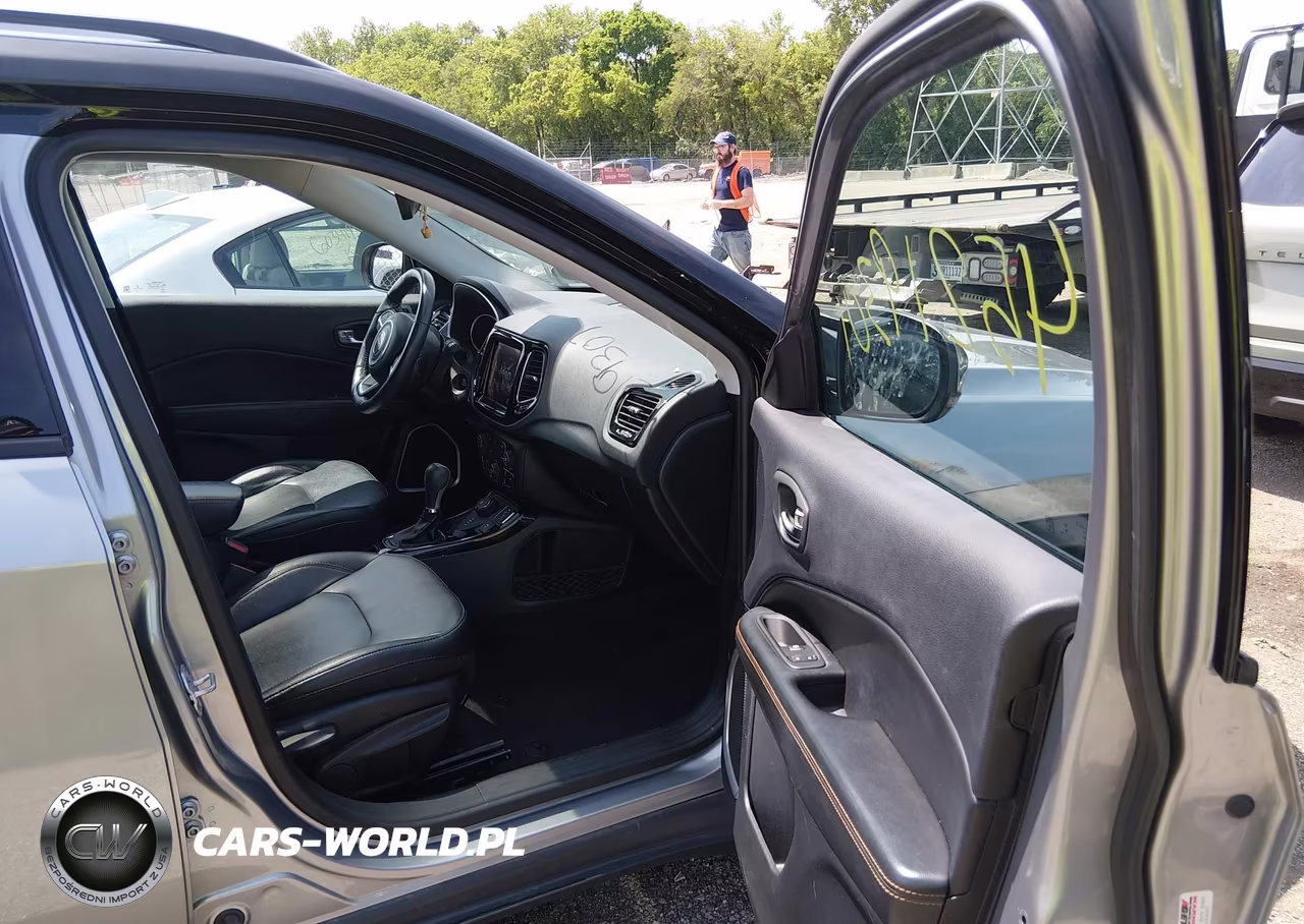 2018 Jeep Compass Limited 4X4 VIN:3C4NJDCB0JT246042 - 5