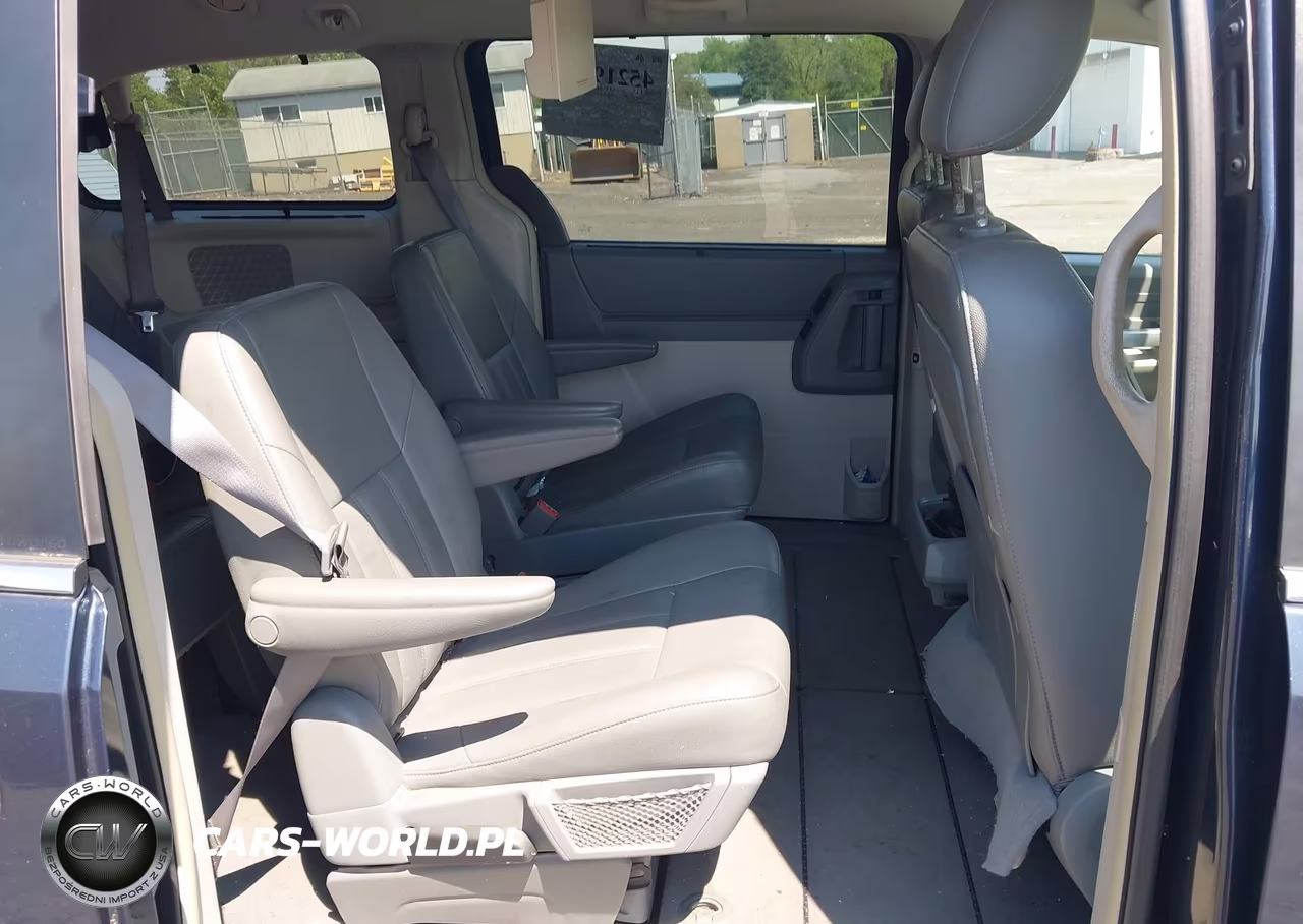 2008 Chrysler Town & Country Touring VIN:2A8HR54P68R787849 - 8