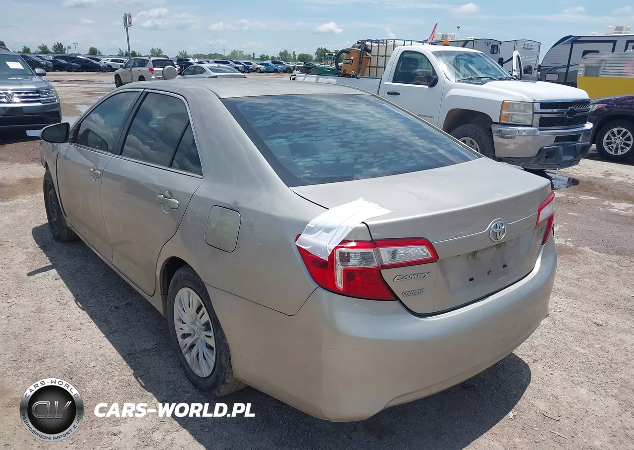 2014 Toyota Camry Le VIN:4T4BF1FK8ER374783 - 3