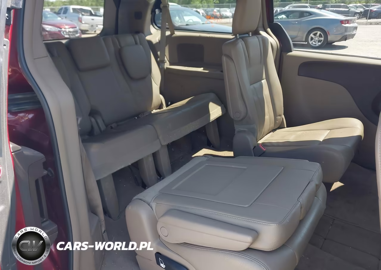 2015 Chrysler Town & Country Touring VIN:2C4RC1BG0FR644725 - 8