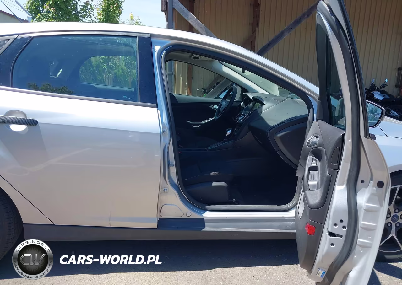 2017 Ford Focus Sel VIN:1FADP3M25HL344305 - 5