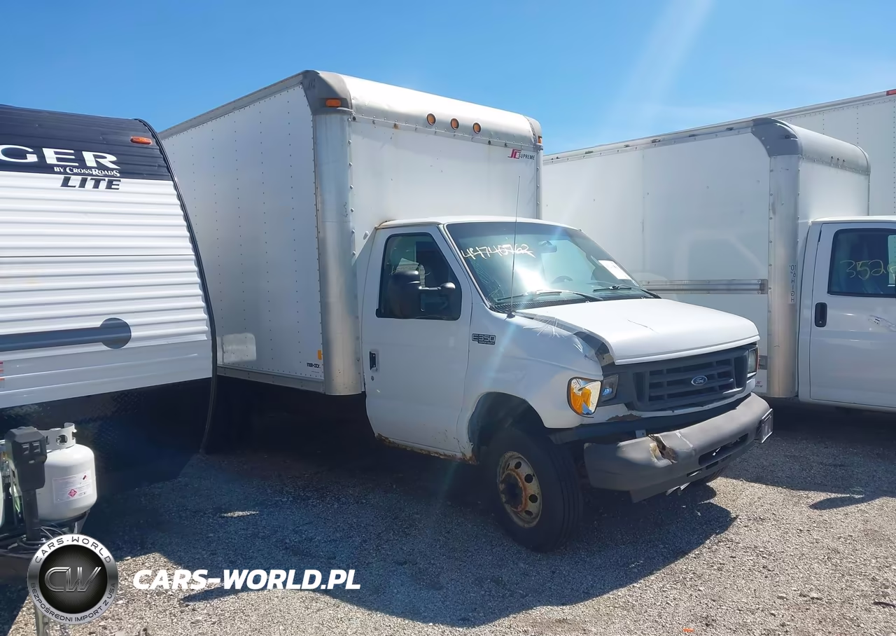 2005 Ford E-350 Cutaway Standard