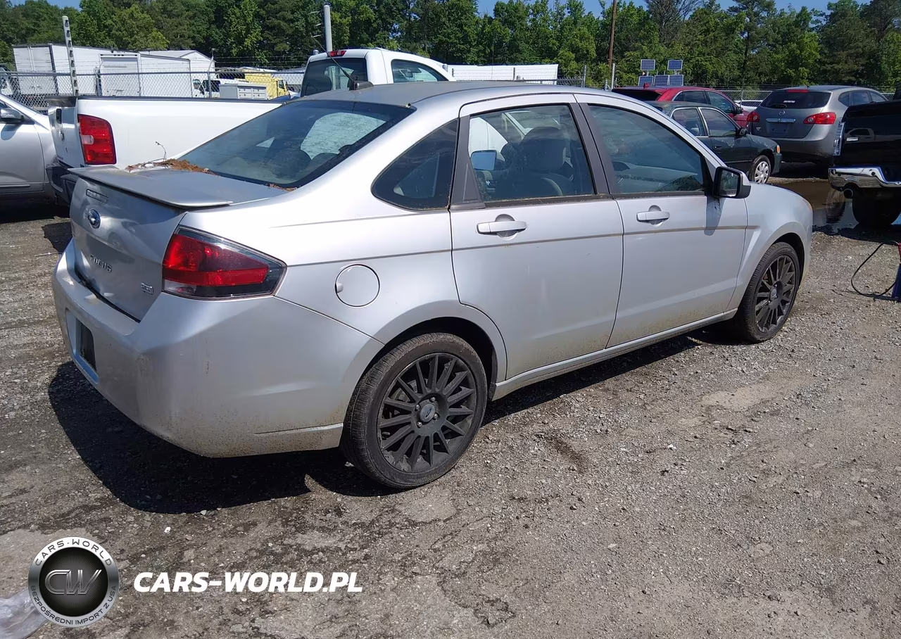 2010 Ford Focus Ses VIN:1FAHP3GN0AW166590 - 4