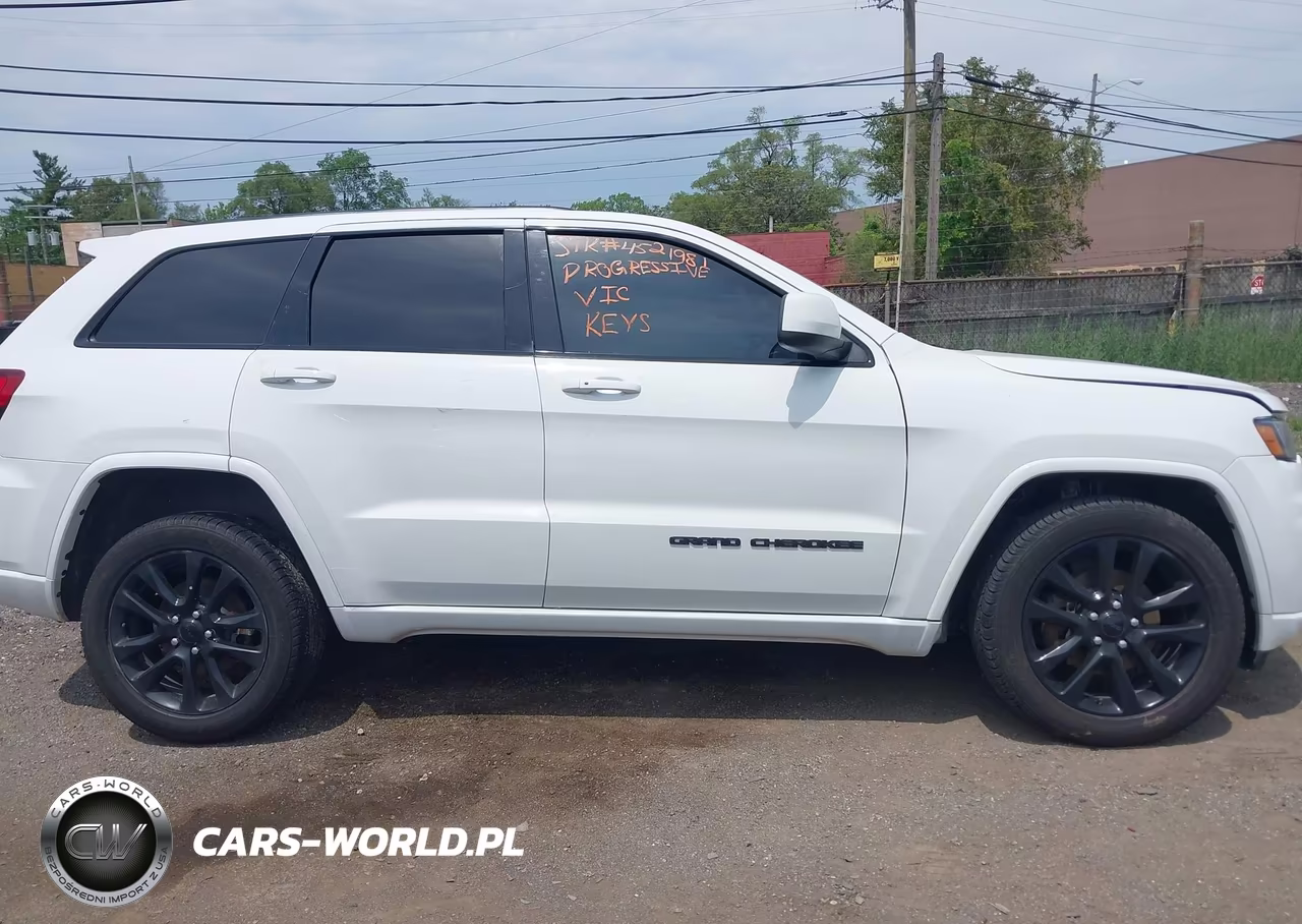 2018 Jeep Grand Cherokee Altitude 4X4 VIN:1C4RJFAG9JC217680 - 13
