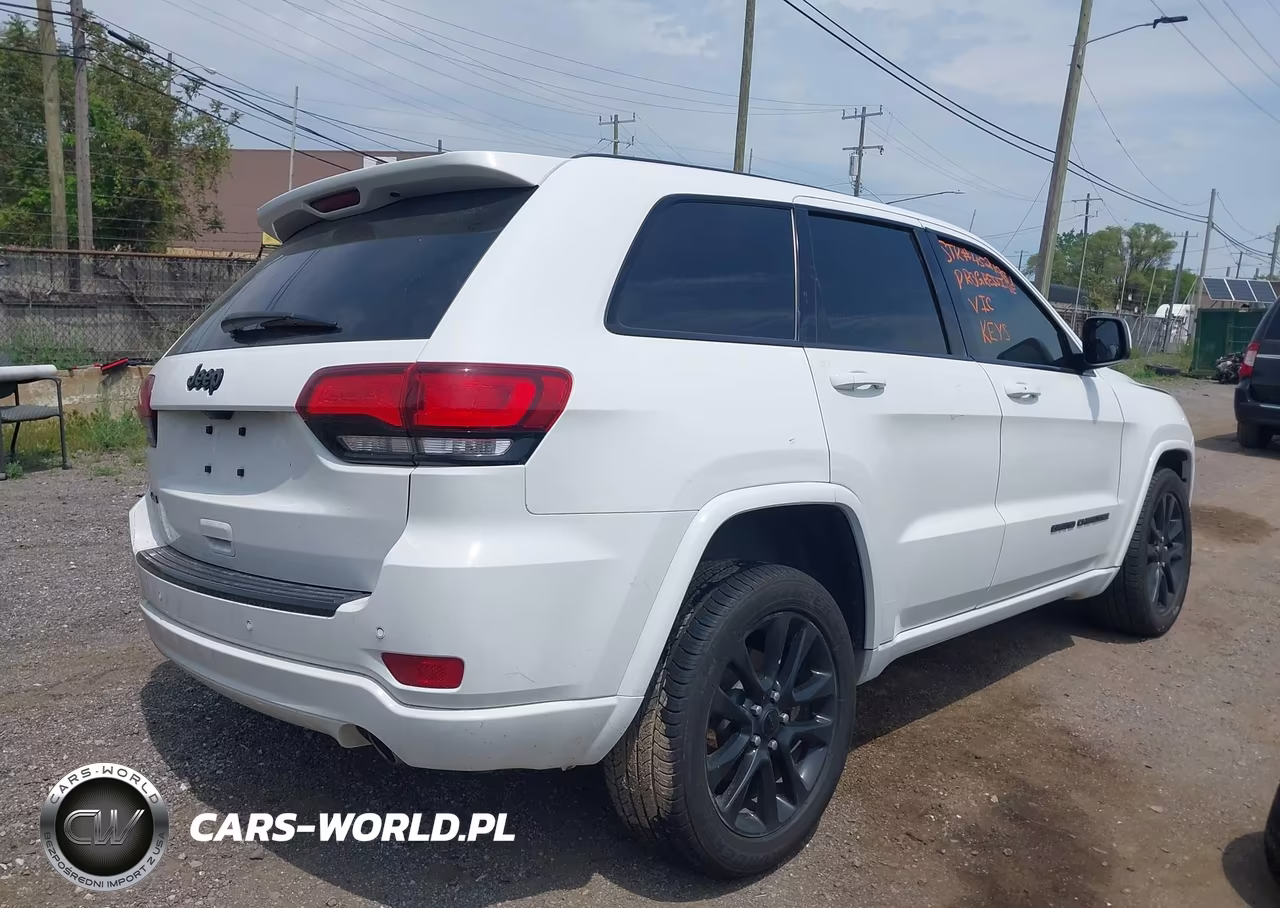2018 Jeep Grand Cherokee Altitude 4X4 VIN:1C4RJFAG9JC217680 - 4