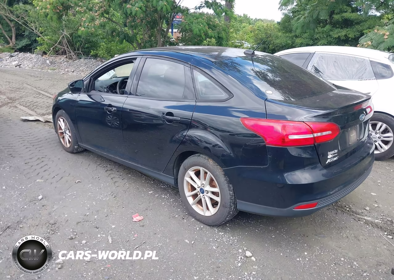 2018 Ford Focus Se VIN:1FADP3FE6JL255162 - 3