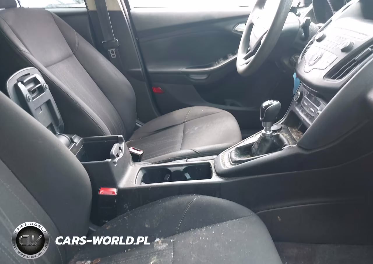 2018 Ford Focus Se VIN:1FADP3FE6JL255162 - 5