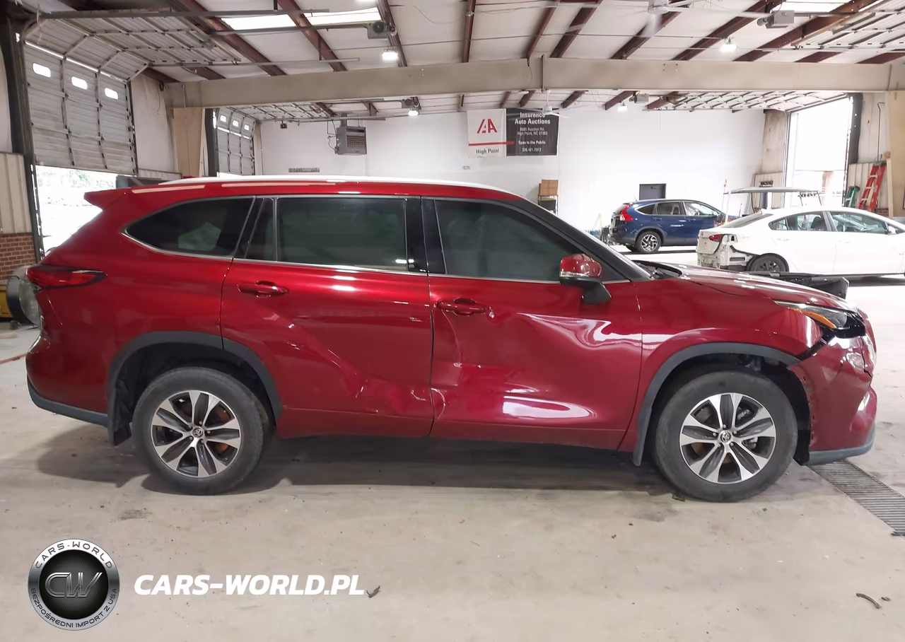 2022 Toyota Highlander Xle VIN:5TDHZRBH8NS221012 - 13