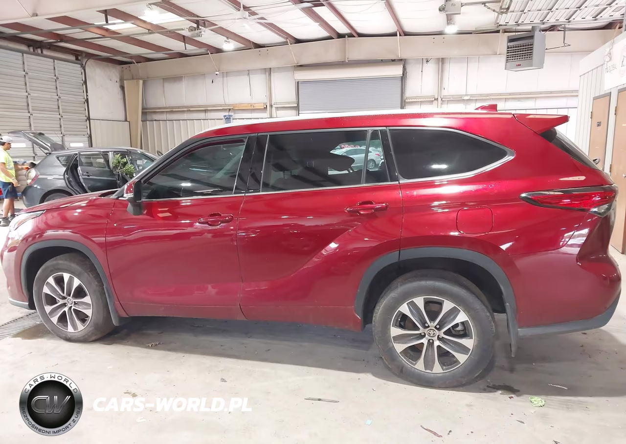 2022 Toyota Highlander Xle VIN:5TDHZRBH8NS221012 - 14
