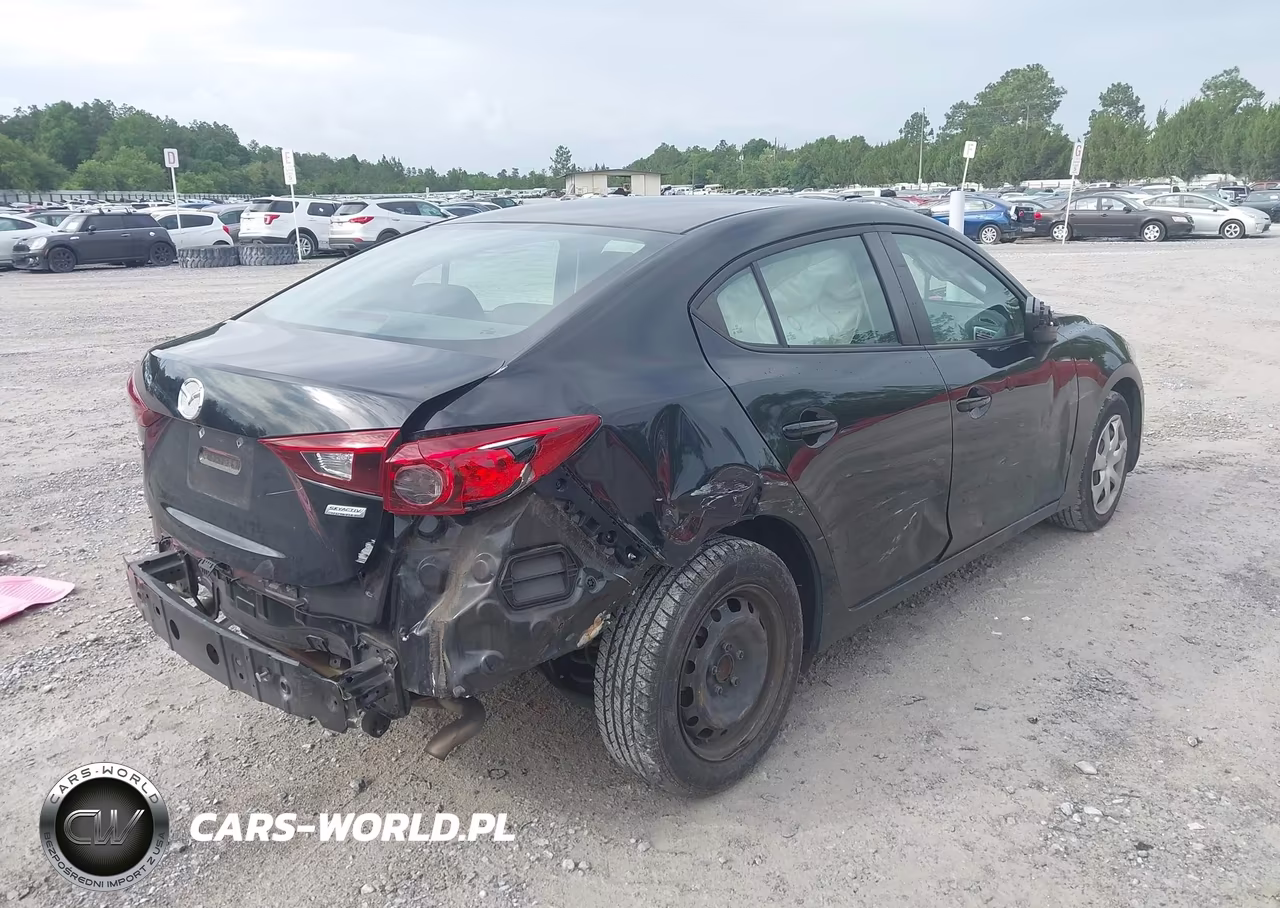 2018 Mazda Mazda3 Sport VIN:3MZBN1U73JM229193 - 4