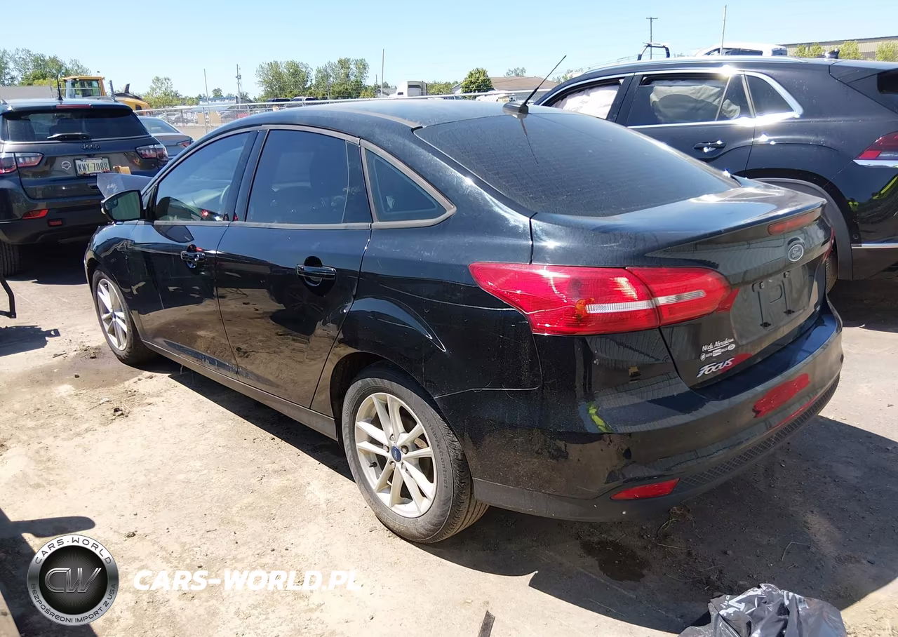 2017 Ford Focus Se VIN:1FADP3F23HL302731 - 3