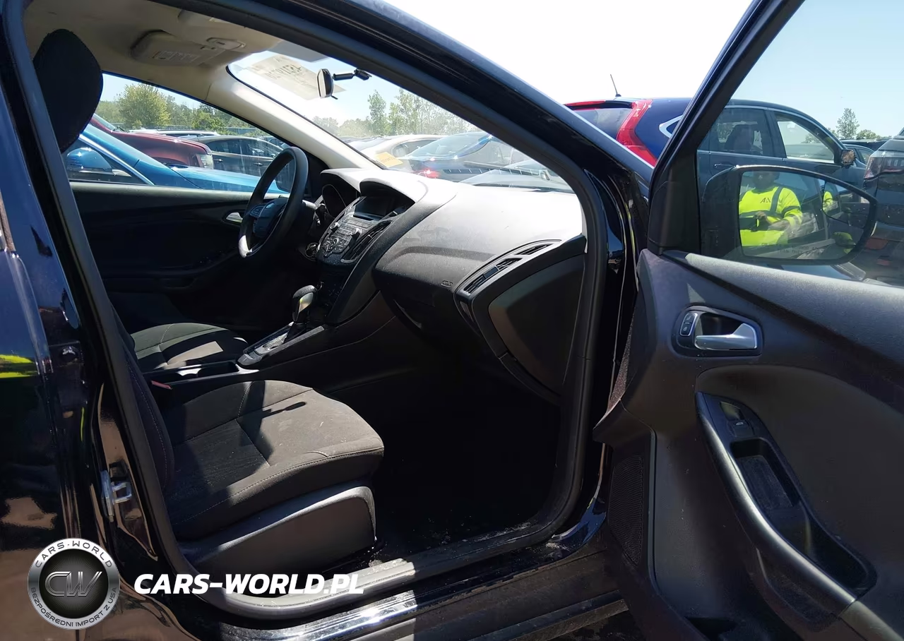2017 Ford Focus Se VIN:1FADP3F23HL302731 - 5
