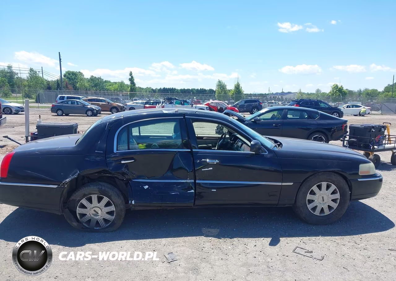2004 Lincoln Town Car Ultimate VIN:1LNHM83W74Y601821 - 13