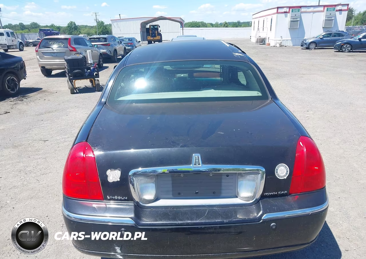 2004 Lincoln Town Car Ultimate VIN:1LNHM83W74Y601821 - 16