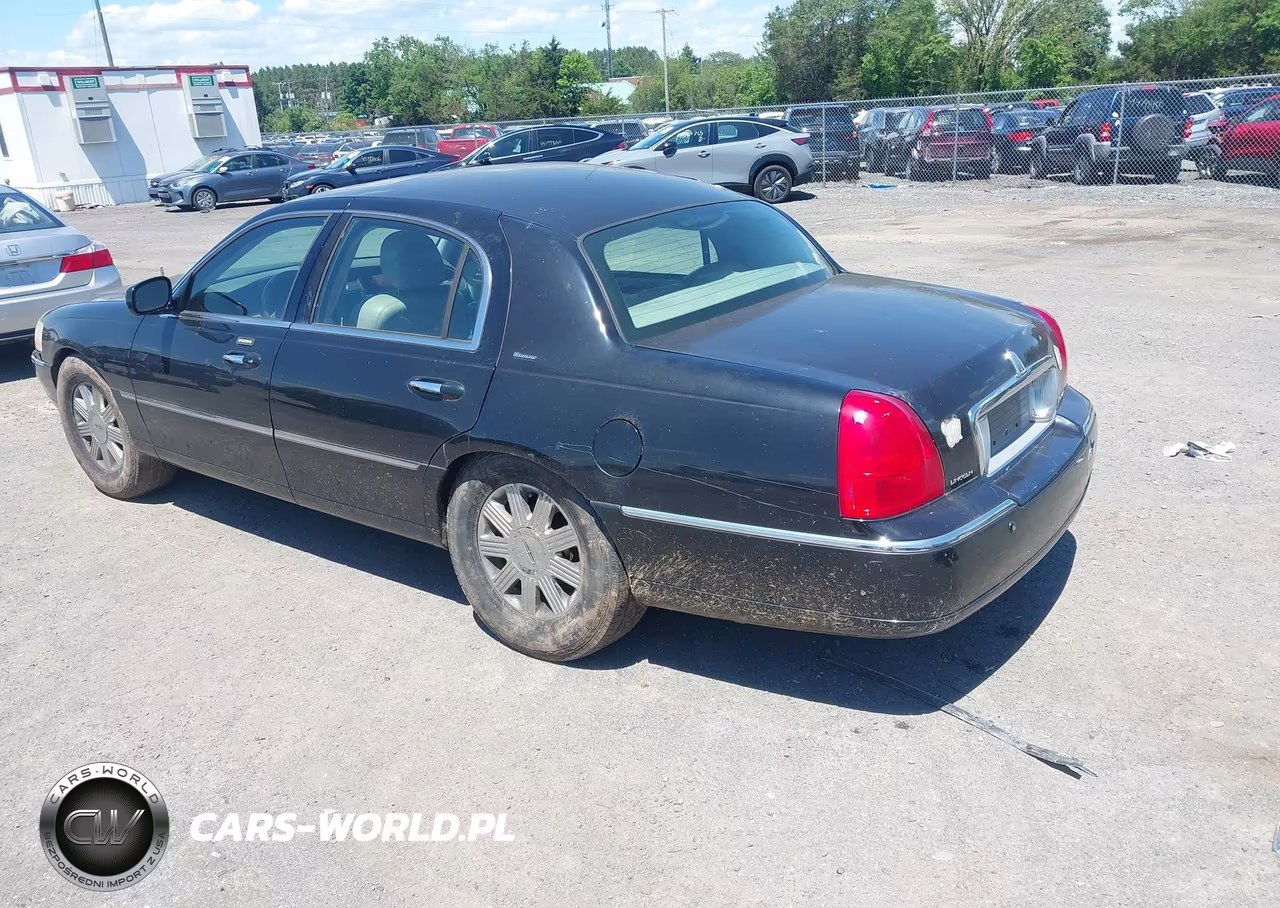 2004 Lincoln Town Car Ultimate VIN:1LNHM83W74Y601821 - 3