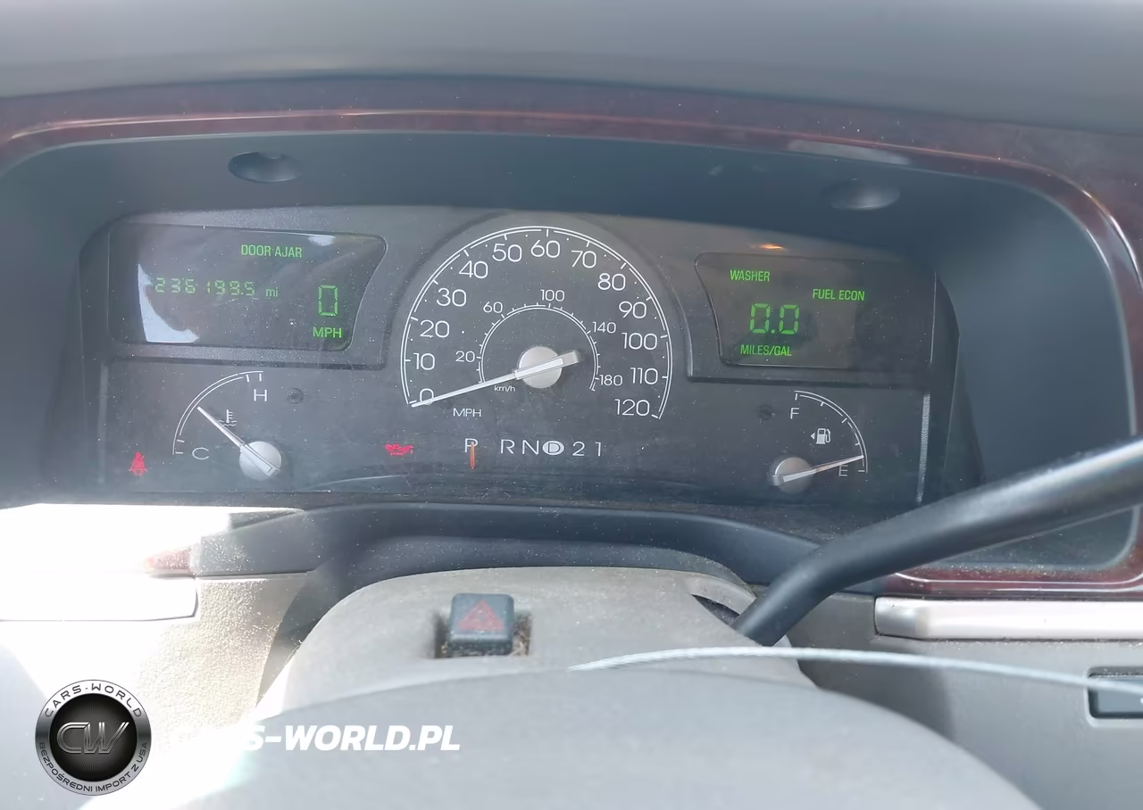 2004 Lincoln Town Car Ultimate VIN:1LNHM83W74Y601821 - 7