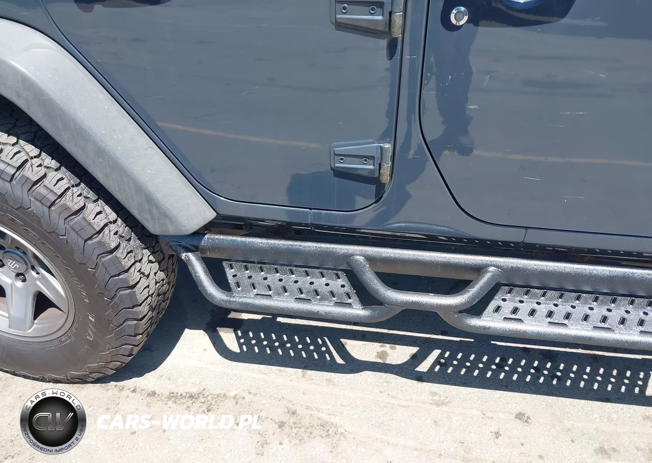 2017 Jeep Wrangler Unlimited Sport 4X4 VIN:1C4BJWDG8HL578177 - 6
